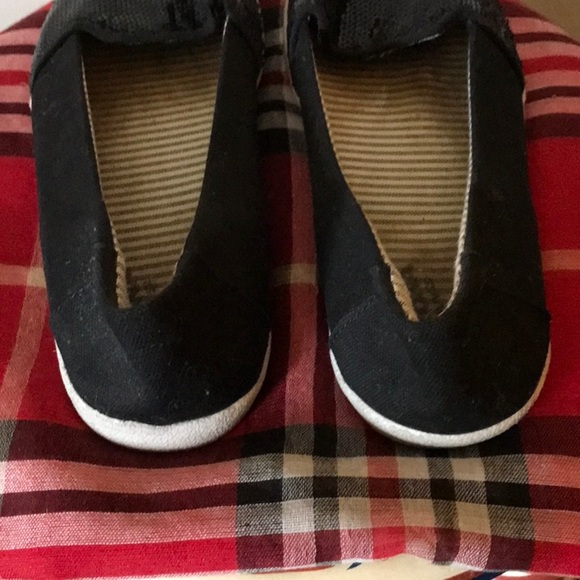 Great little black canvas style flats with black sequin covered toes. Size 6.5 - Picture 5 of 6